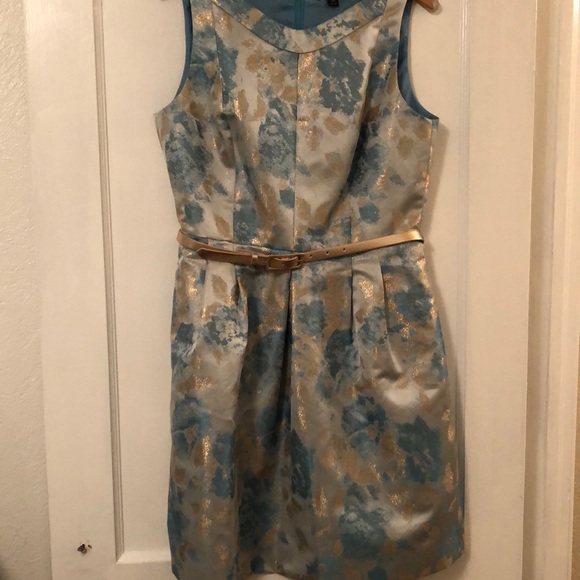Tahari Petites Dresses & Skirts - Elegant Floral Sleeveless Dress